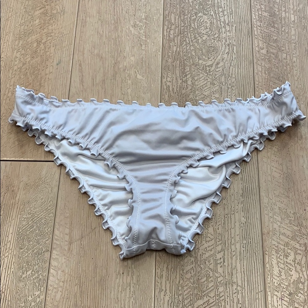 White Scrunchy Butt Bottoms